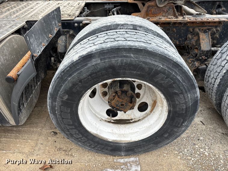 image for item FK1220 2016 Mack CXU613 semi truck