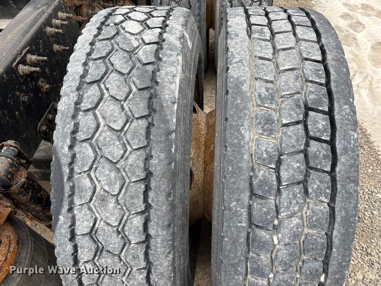image for item FK1220 2016 Mack CXU613 semi truck
