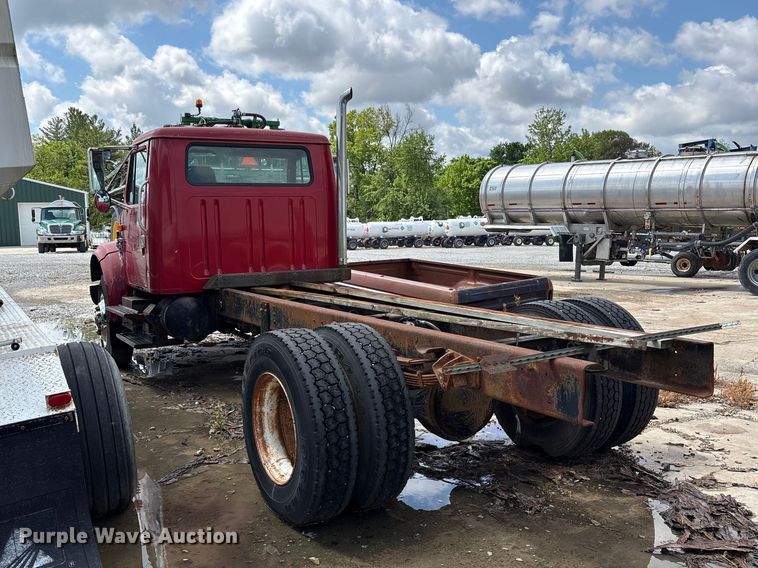 image for item FK1428 2000 International 4900 truck cab and chassis