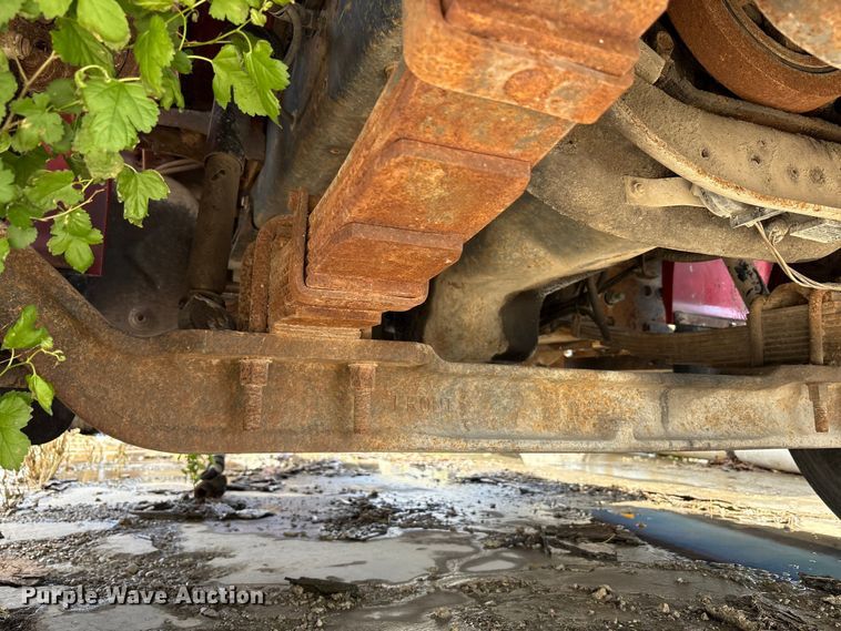 image for item FK1428 2000 International 4900 truck cab and chassis