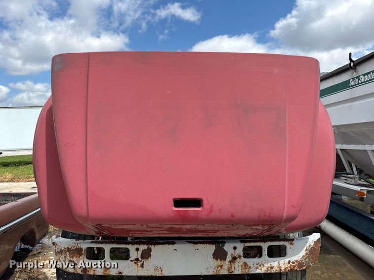 image for item FK1428 2000 International 4900 truck cab and chassis