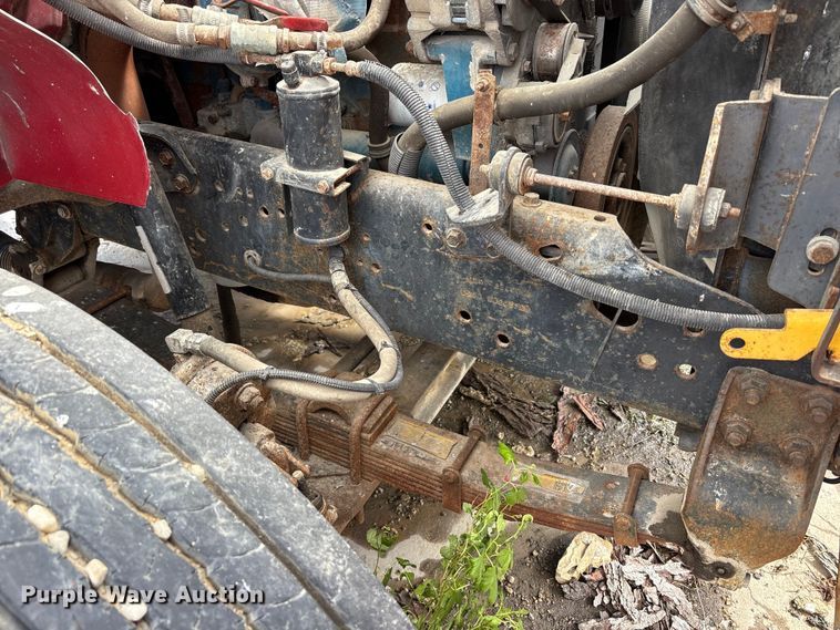 image for item FK1428 2000 International 4900 truck cab and chassis