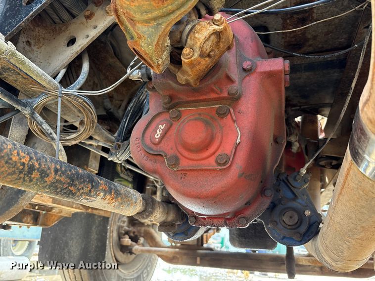 image for item FK1428 2000 International 4900 truck cab and chassis