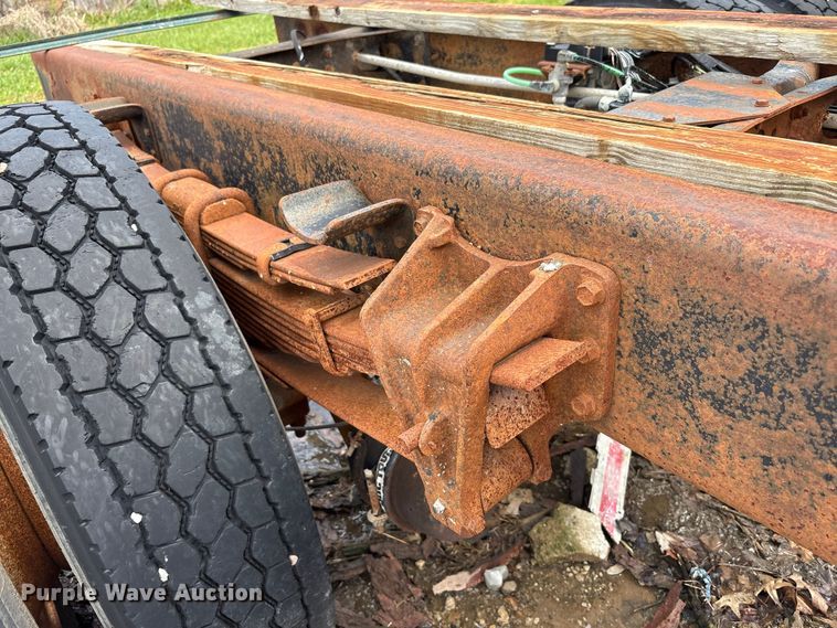 image for item FK1428 2000 International 4900 truck cab and chassis