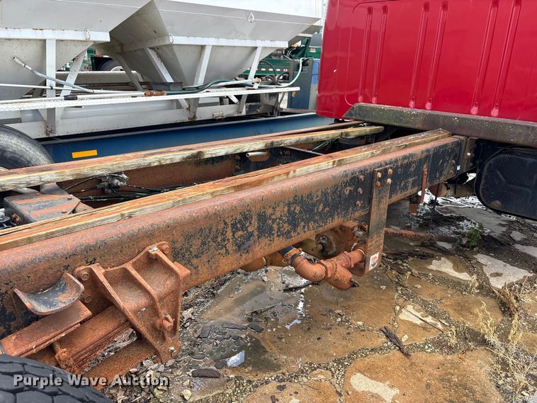 image for item FK1428 2000 International 4900 truck cab and chassis