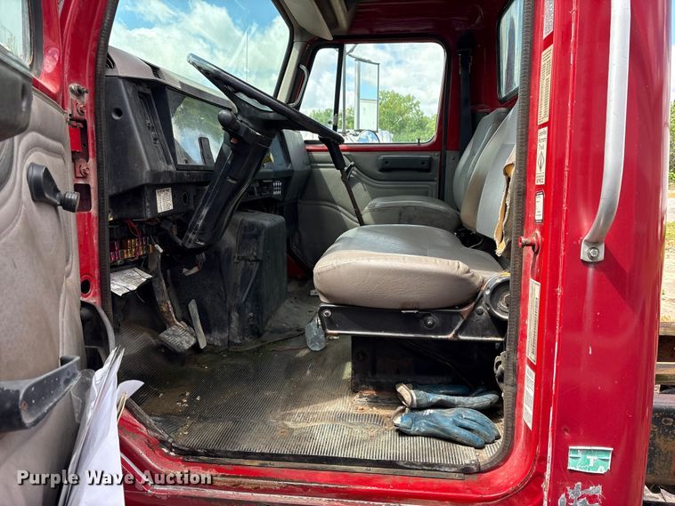 image for item FK1428 2000 International 4900 truck cab and chassis