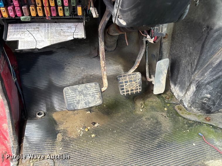 image for item FK1428 2000 International 4900 truck cab and chassis