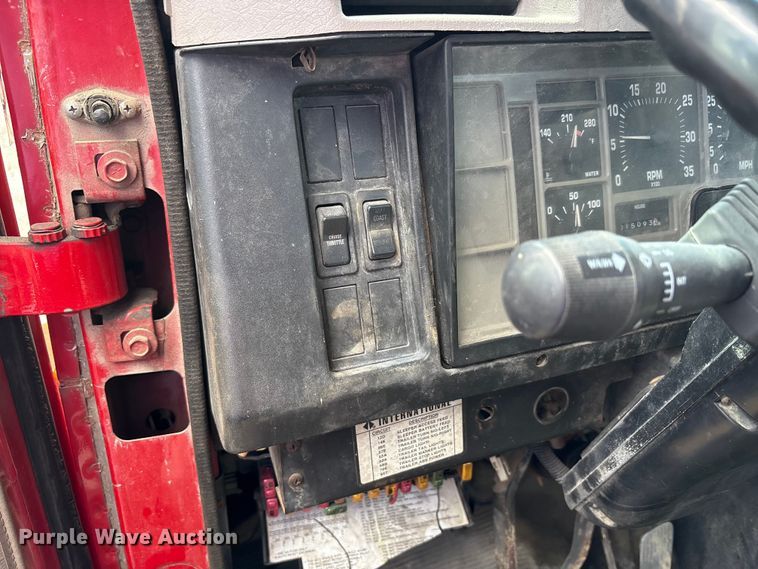image for item FK1428 2000 International 4900 truck cab and chassis
