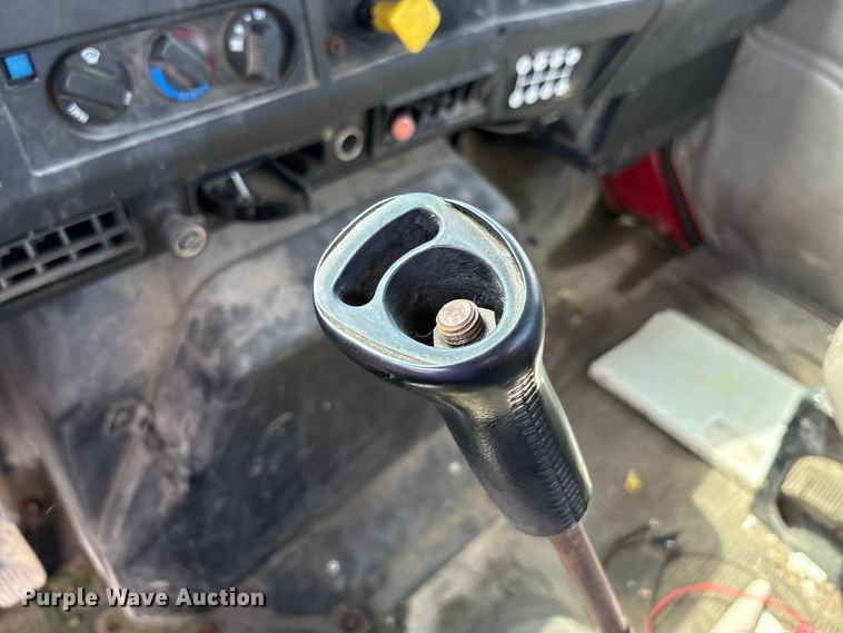 image for item FK1428 2000 International 4900 truck cab and chassis