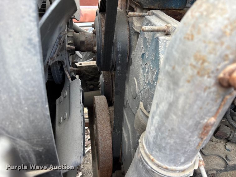 image for item FK1428 2000 International 4900 truck cab and chassis