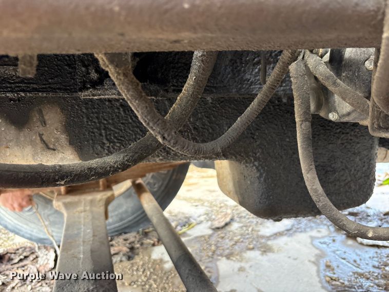 image for item FK1428 2000 International 4900 truck cab and chassis
