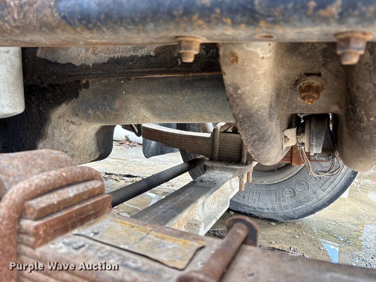 image for item FK1428 2000 International 4900 truck cab and chassis