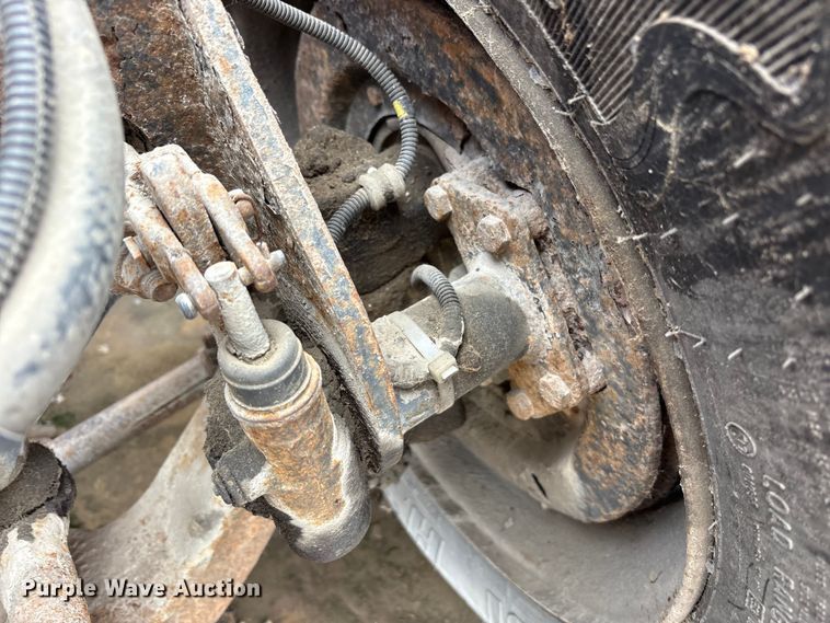 image for item FK1428 2000 International 4900 truck cab and chassis