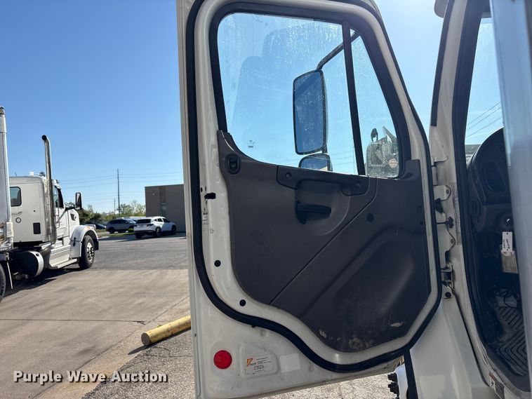 image for item FK1431 2012 Freightliner Business Class M2 box truck