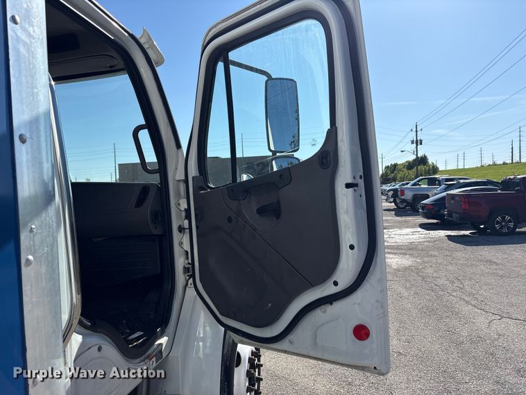 image for item FK1431 2012 Freightliner Business Class M2 box truck