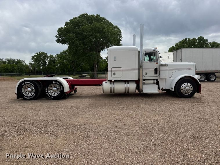 image for item MX9251 2000 Peterbilt 379 semi truck