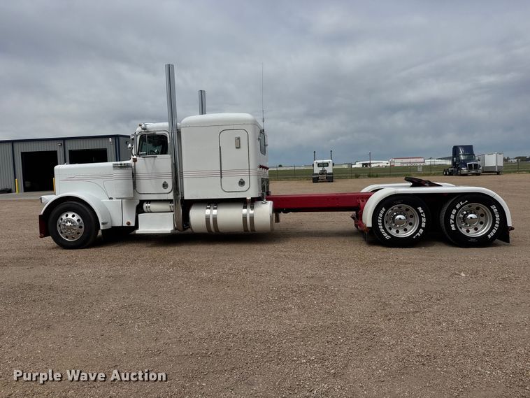 image for item MX9251 2000 Peterbilt 379 semi truck