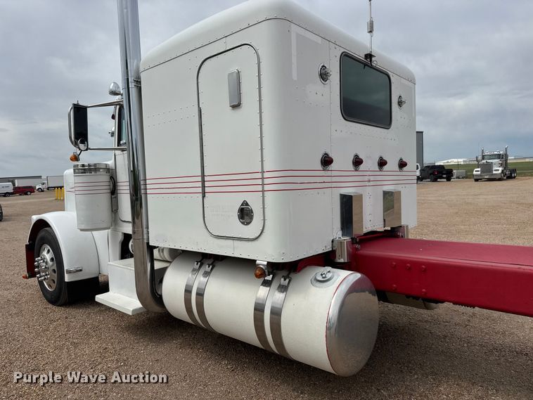 image for item MX9251 2000 Peterbilt 379 semi truck