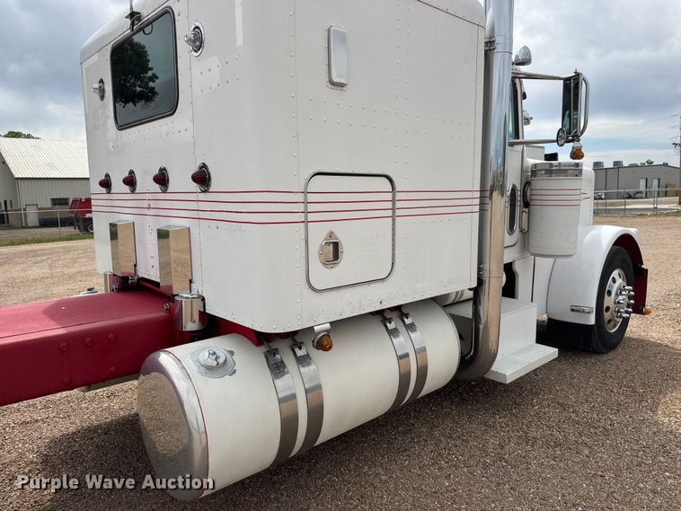 image for item MX9251 2000 Peterbilt 379 semi truck
