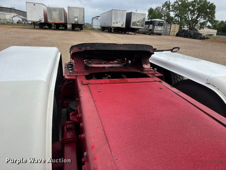 image for item MX9251 2000 Peterbilt 379 semi truck