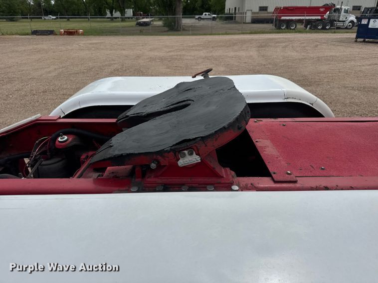 image for item MX9251 2000 Peterbilt 379 semi truck