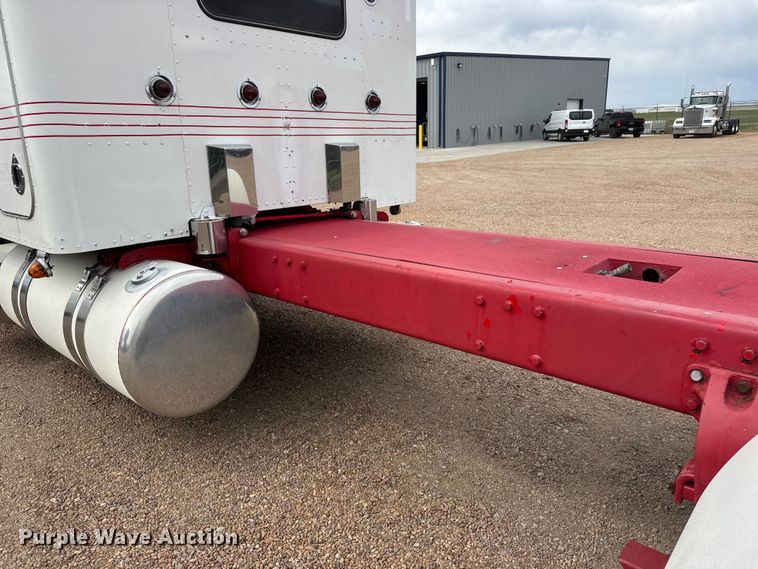 image for item MX9251 2000 Peterbilt 379 semi truck