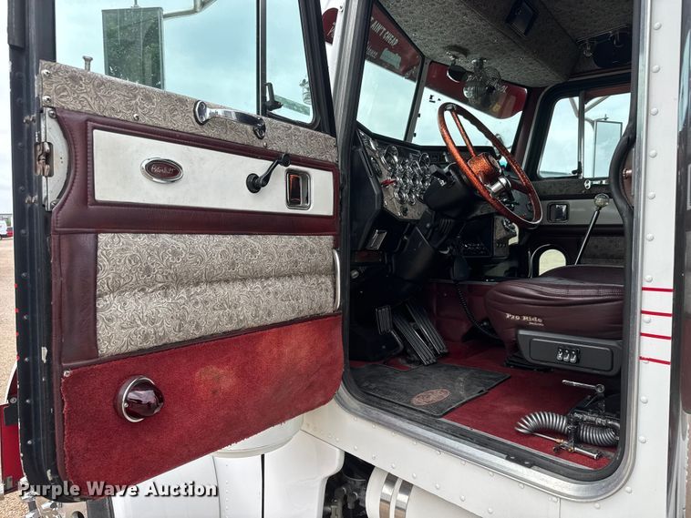 image for item MX9251 2000 Peterbilt 379 semi truck