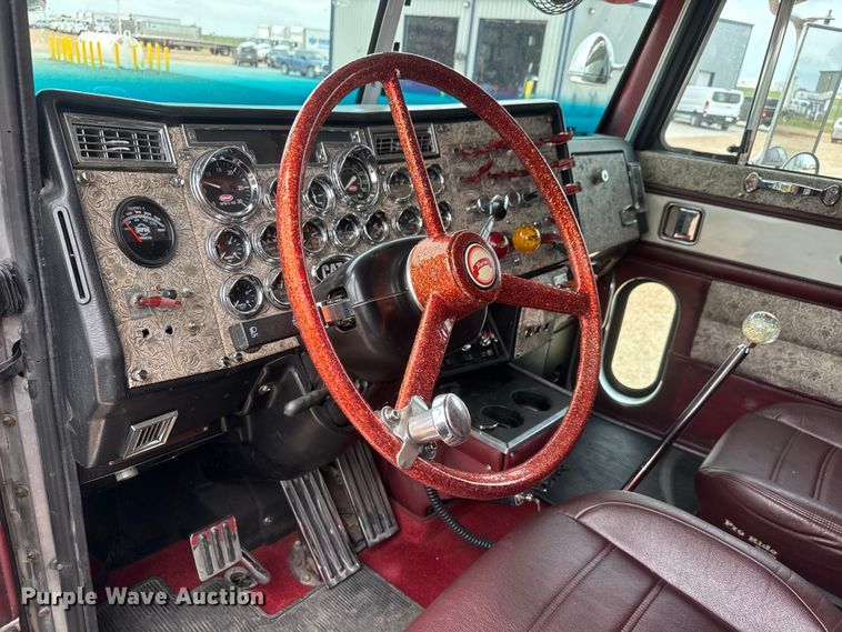 image for item MX9251 2000 Peterbilt 379 semi truck