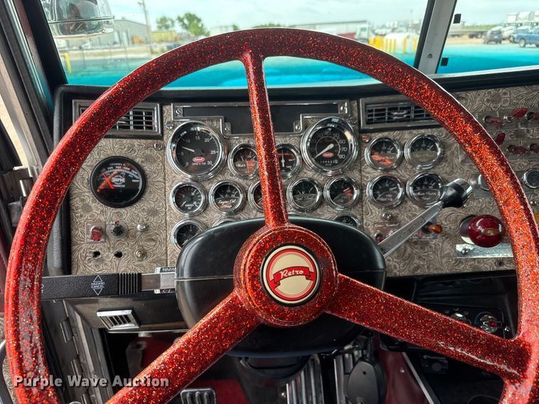 image for item MX9251 2000 Peterbilt 379 semi truck