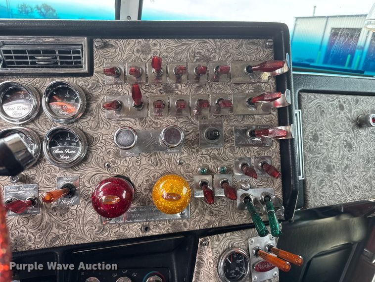 image for item MX9251 2000 Peterbilt 379 semi truck