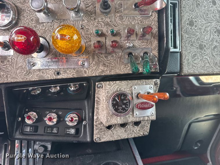 image for item MX9251 2000 Peterbilt 379 semi truck