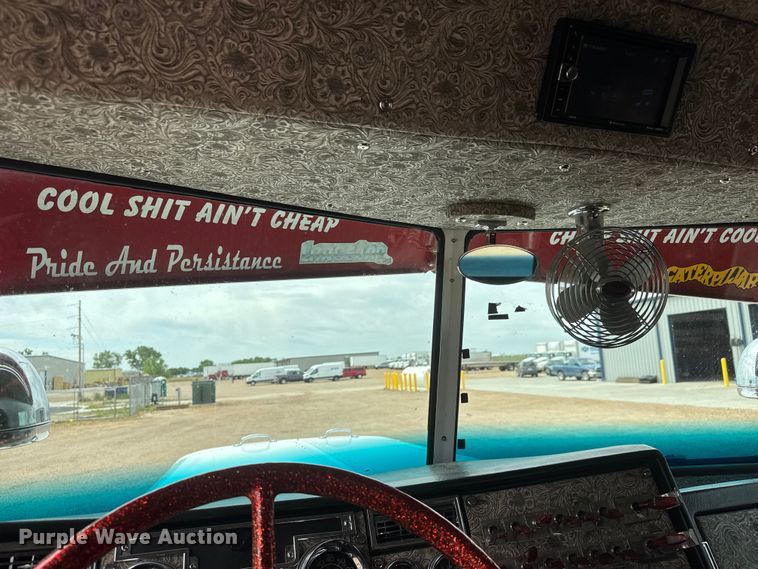 image for item MX9251 2000 Peterbilt 379 semi truck