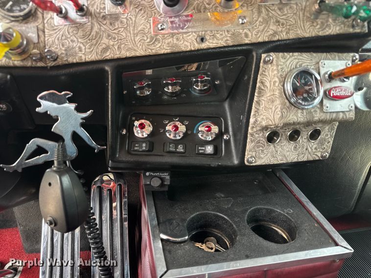 image for item MX9251 2000 Peterbilt 379 semi truck