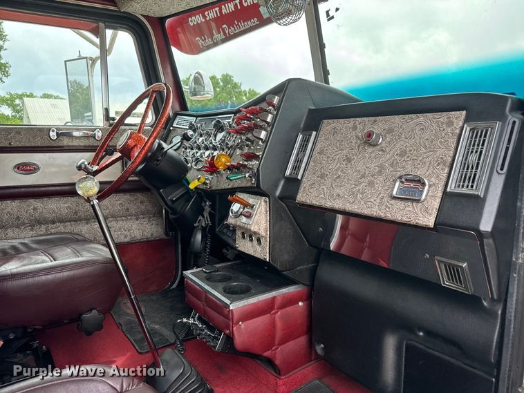 image for item MX9251 2000 Peterbilt 379 semi truck