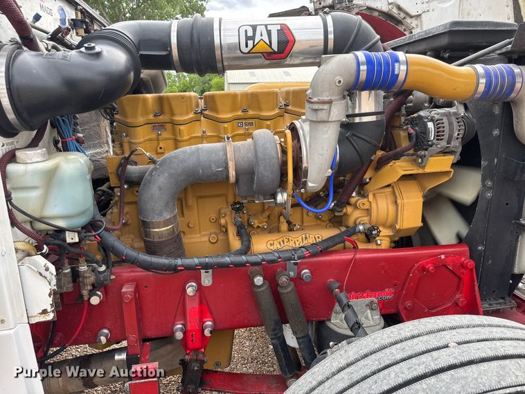 image for item MX9251 2000 Peterbilt 379 semi truck