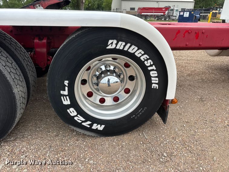 image for item MX9251 2000 Peterbilt 379 semi truck