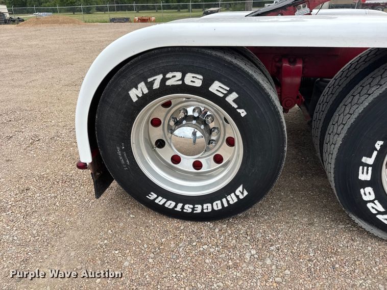 image for item MX9251 2000 Peterbilt 379 semi truck
