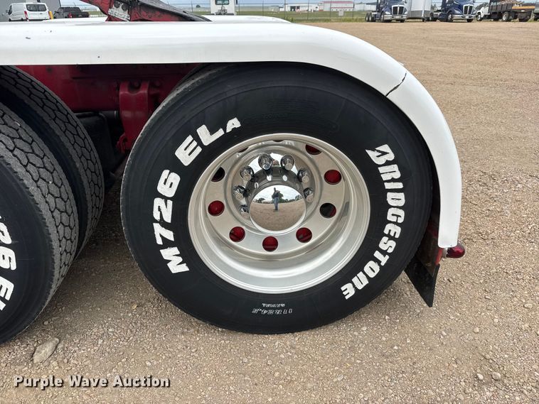image for item MX9251 2000 Peterbilt 379 semi truck