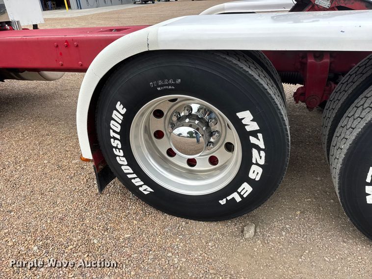 image for item MX9251 2000 Peterbilt 379 semi truck