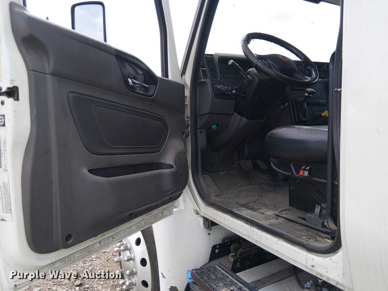 image for item YA1265 2022 International MV607 rollback truck