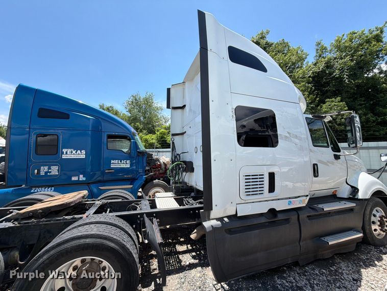 image for item YA1395 2016 International ProStar Plus semi truck