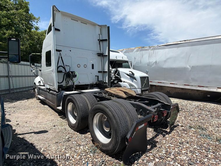 image for item YA1395 2016 International ProStar Plus semi truck