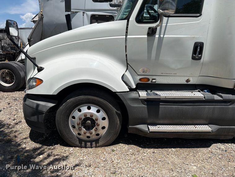 image for item YA1395 2016 International ProStar Plus semi truck