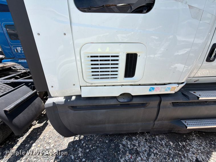 image for item YA1395 2016 International ProStar Plus semi truck