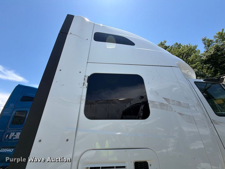 image for item YA1395 2016 International ProStar Plus semi truck
