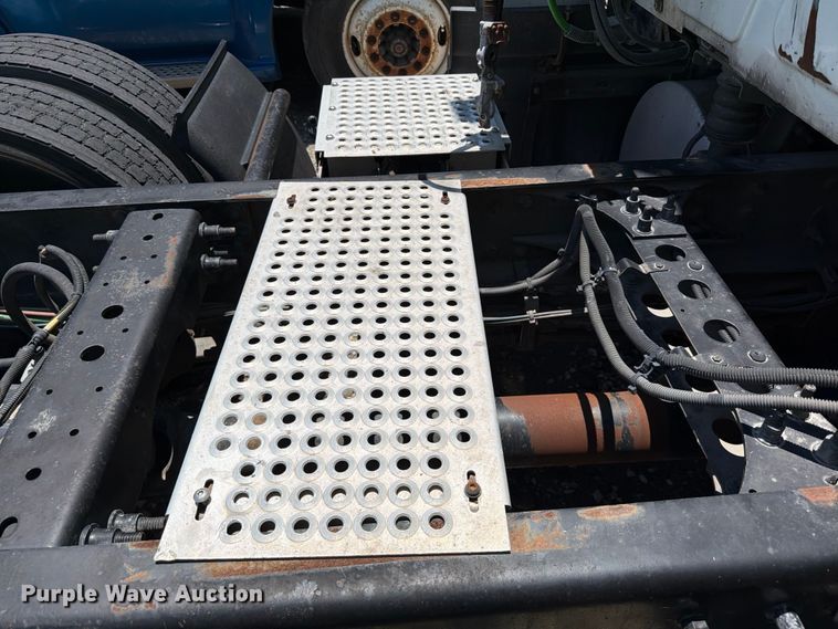 image for item YA1395 2016 International ProStar Plus semi truck