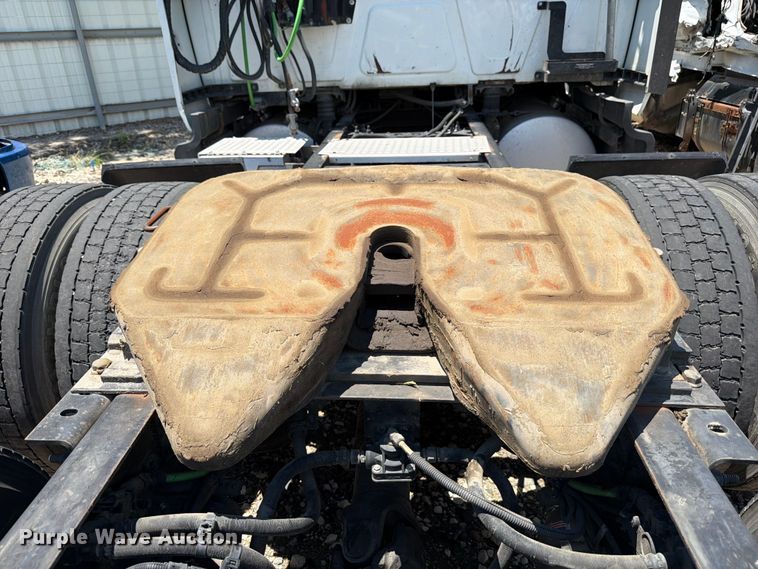 image for item YA1395 2016 International ProStar Plus semi truck