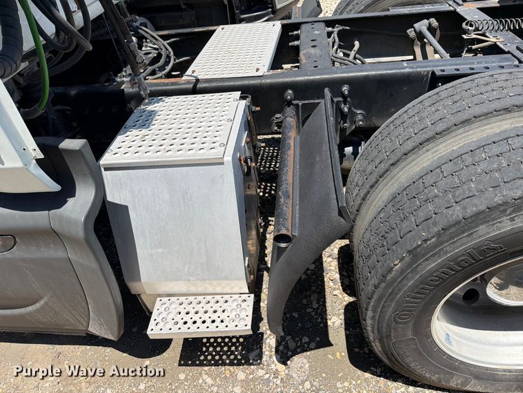 image for item YA1395 2016 International ProStar Plus semi truck