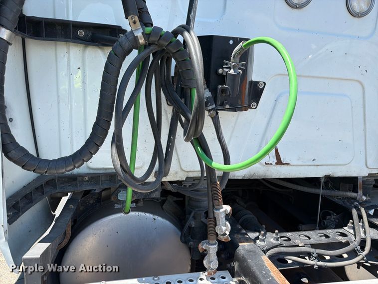 image for item YA1395 2016 International ProStar Plus semi truck