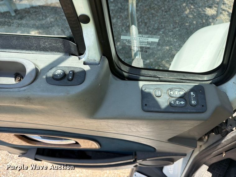 image for item YA1395 2016 International ProStar Plus semi truck